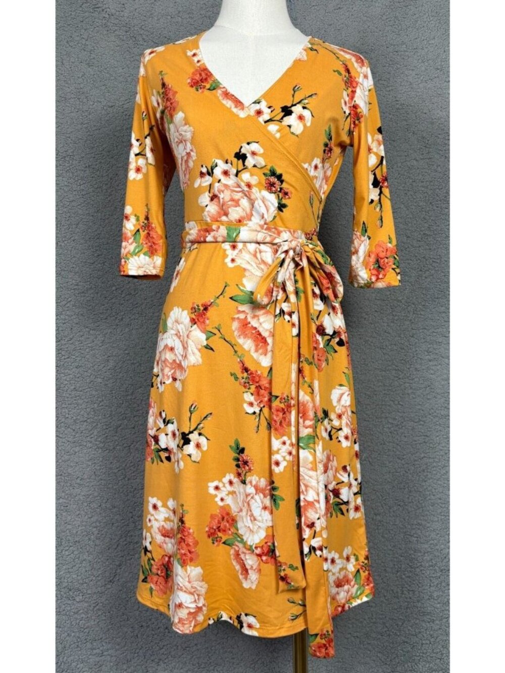 GOT STYLE DRESS Women's Midi dress V neck Belted Small Multicolor Floral NWOT's.